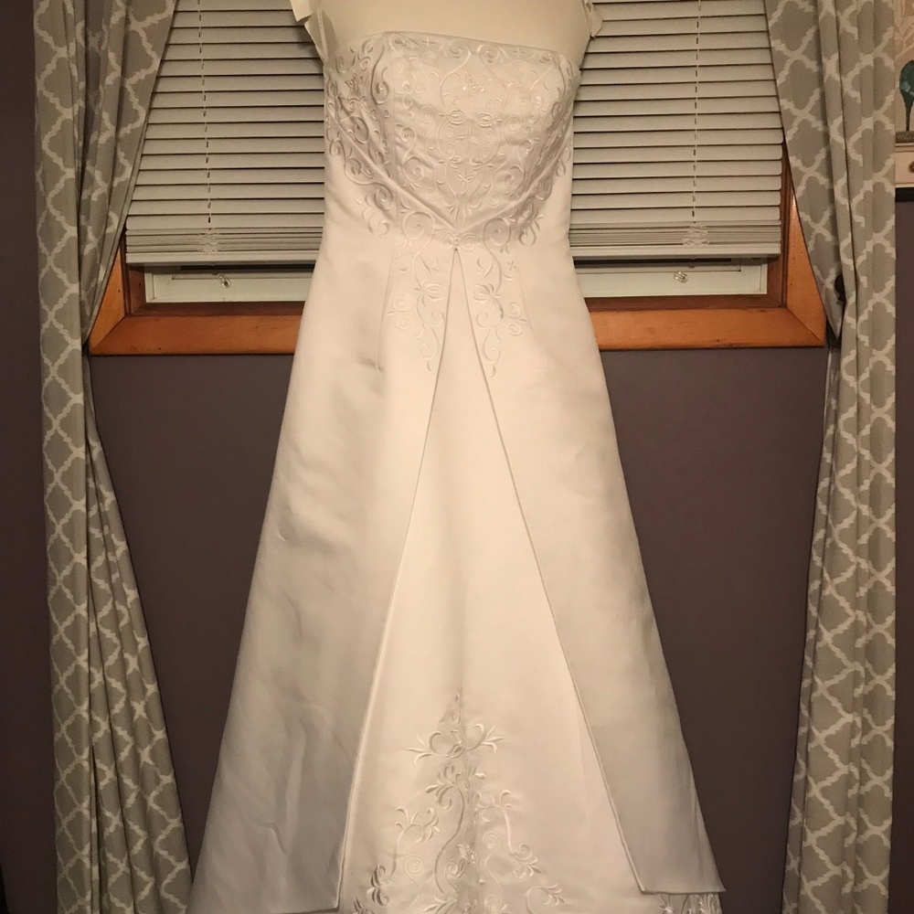David's Bridal St Tropez Wedding Dress